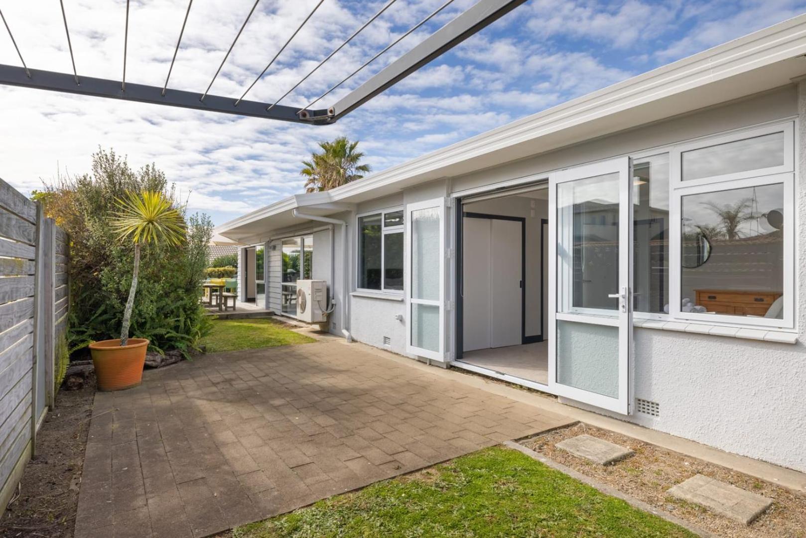 Seaside Beach Retreat - Outdoor Living Vila Mount Maunganui Exterior foto